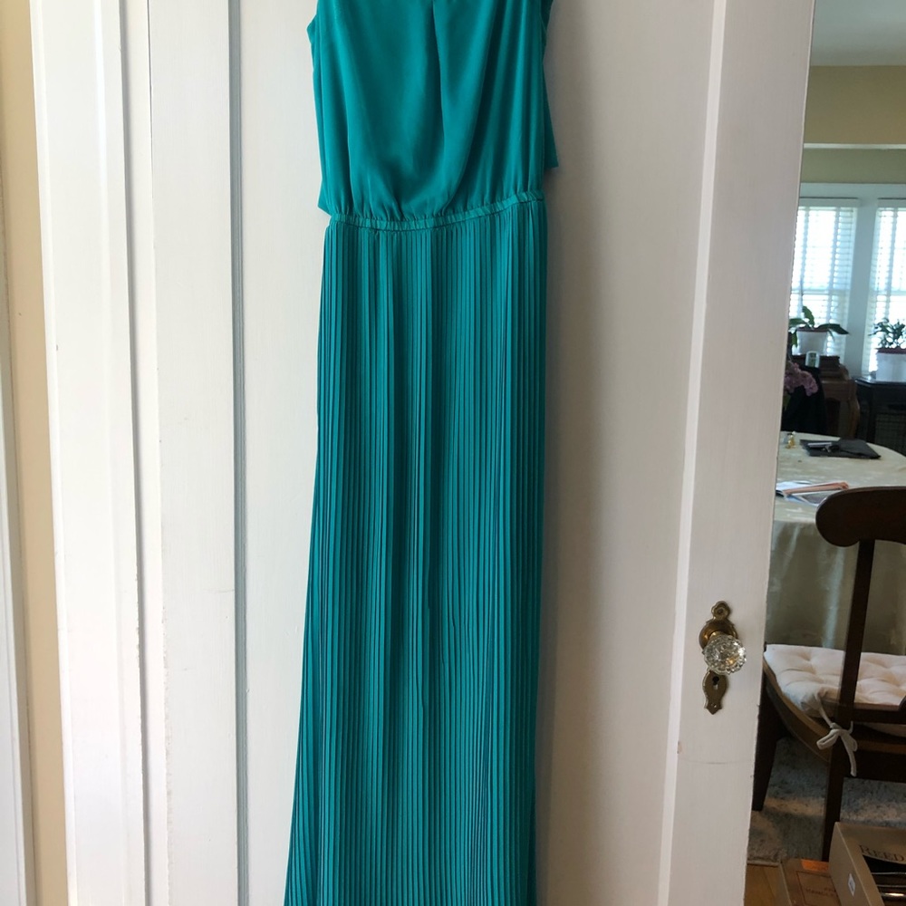Maxi teal pleated dress